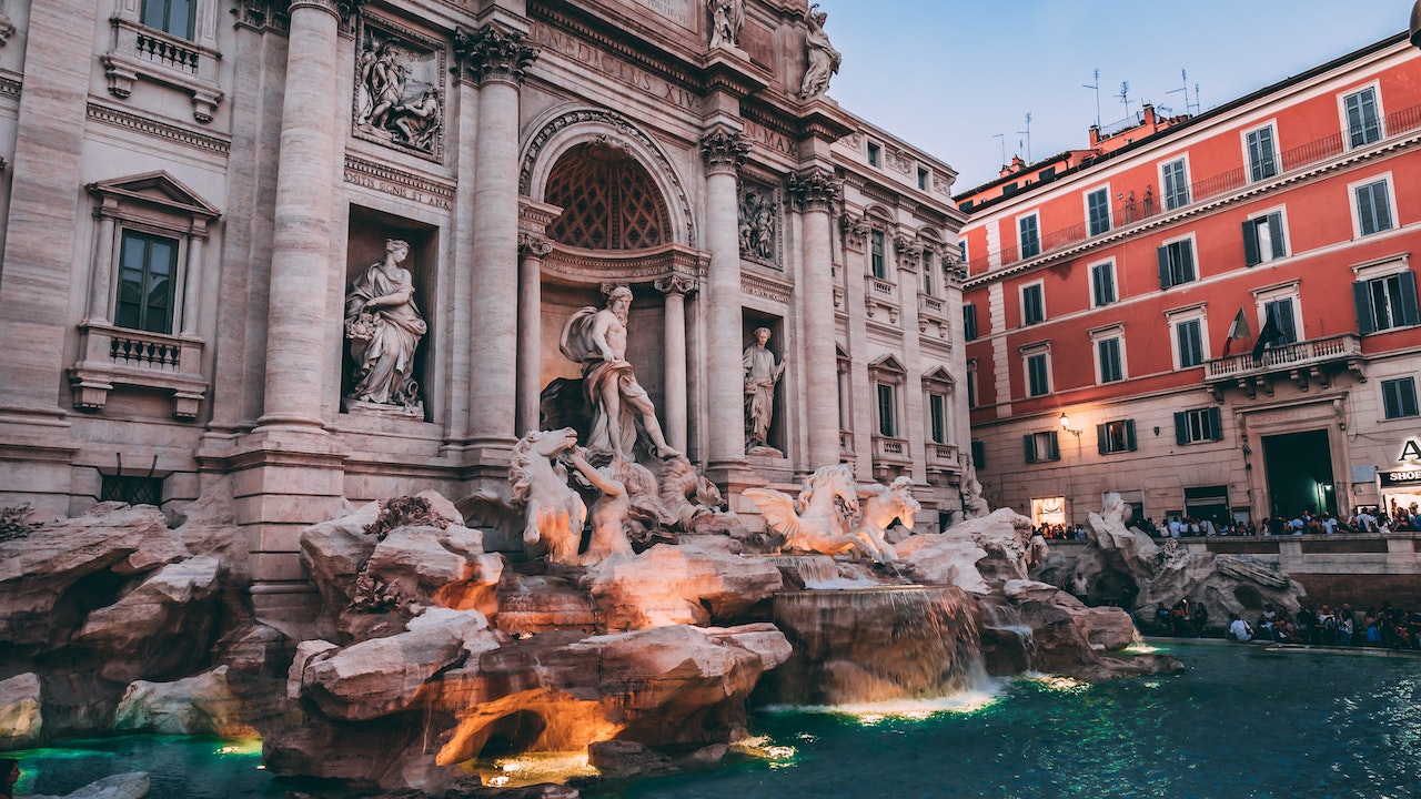 Roma prin ochii unui călător: O vizită la impresionanta Fontana di Trevi