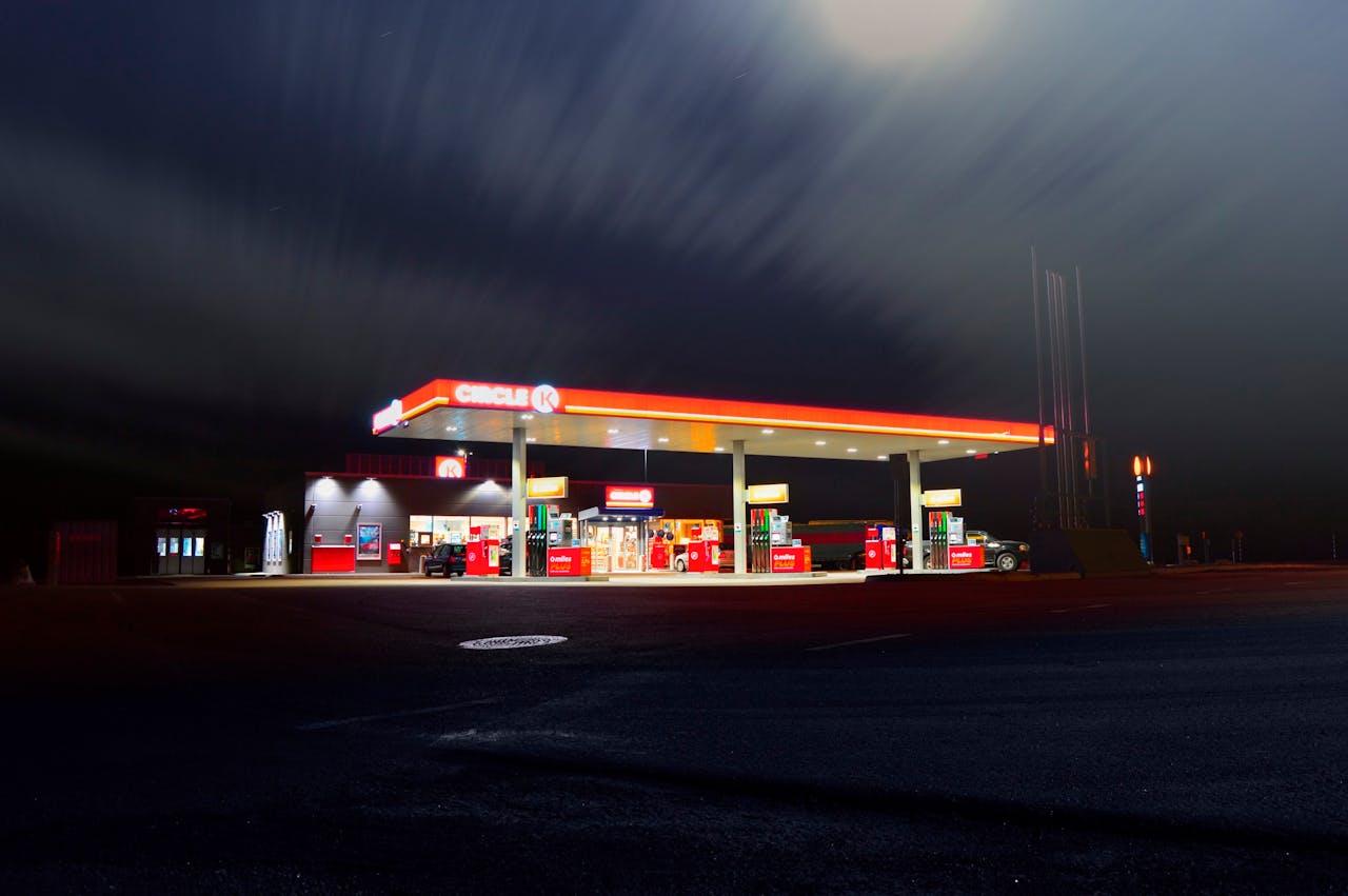 Ghid pentru alegerea celei mai ieftine variante de carburant în orașul tău
